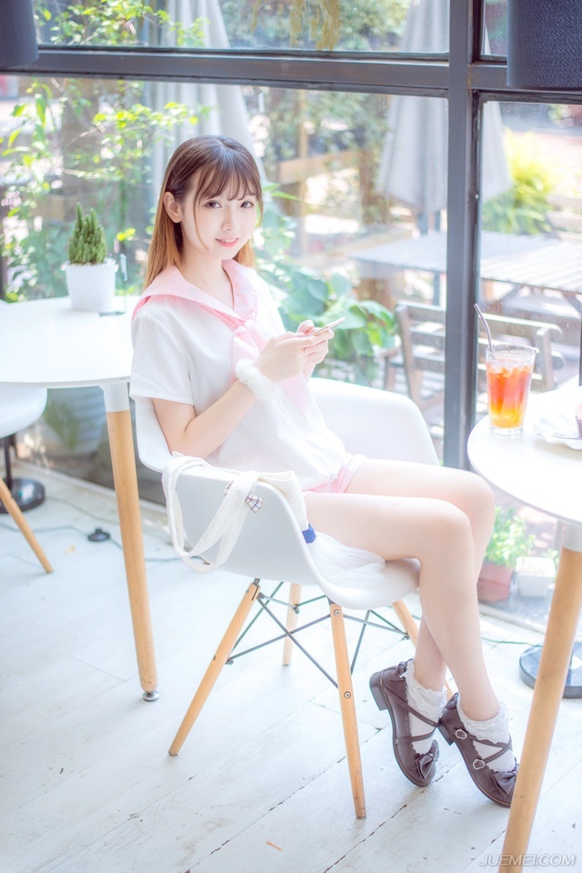 “呵~”刘璋无奈的笑了起来，外面响起了喊杀声，虽然民心所向，但终究还是有那么一批人选择了反抗，哪怕这份反抗，在此时已经没有任何意义。